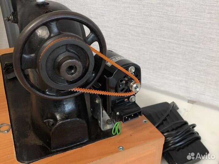 Швейная машина Singer 31K15 для кожи