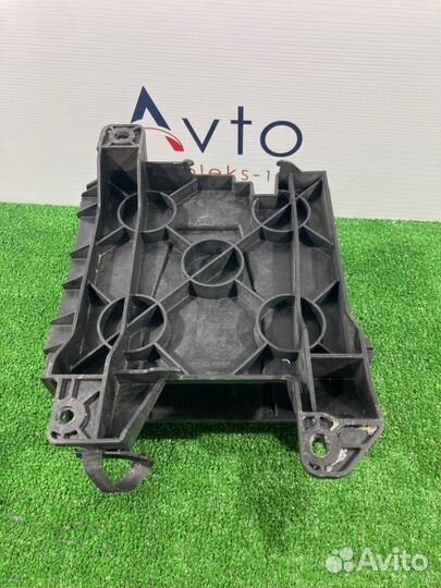 Кронштейн Audi Q5 8R cdnc 2009