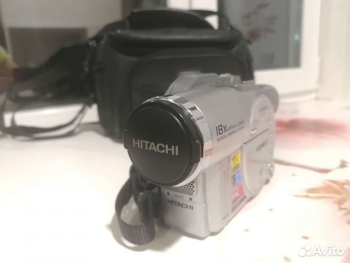 Видеокамера Hitachi DZ-MV550E