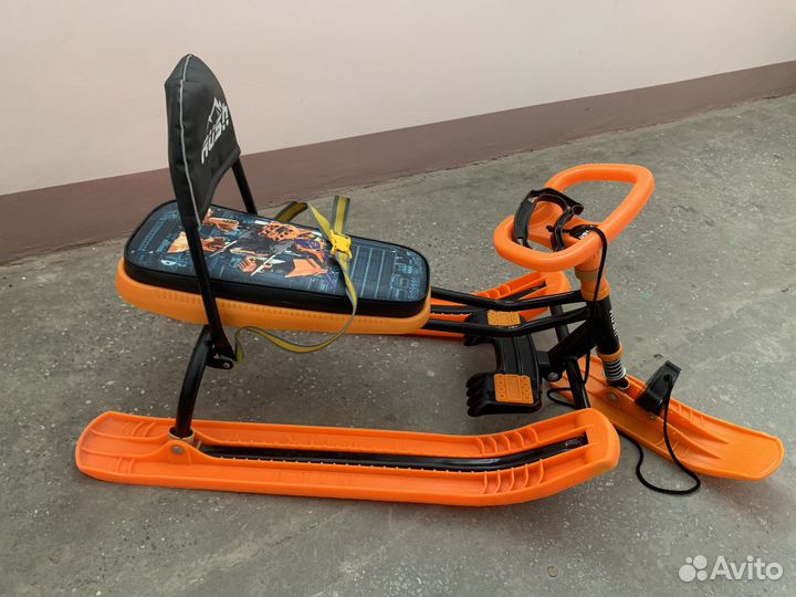 Детский снегокат со спинкой