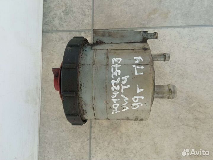 Бачок гур Volkswagen Transporter T4 701422373