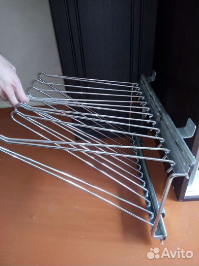 Вешалка для брюк выдвижная