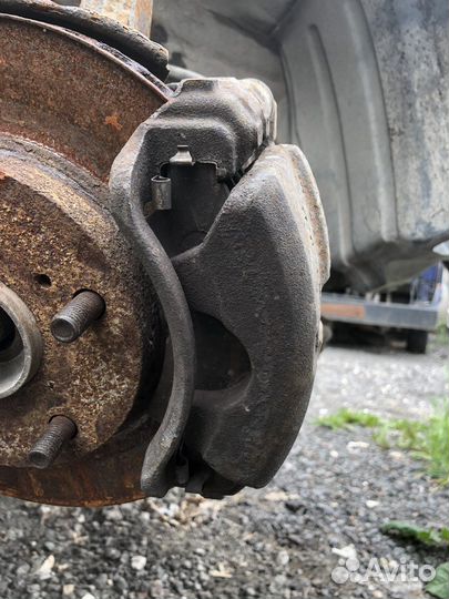 Суппорт передний правый Toyota Camry SV30