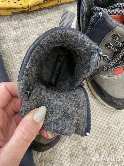 Демисезонный костюм 110 и ботинки