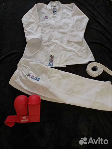 Кимоно с перчатками для каратэ