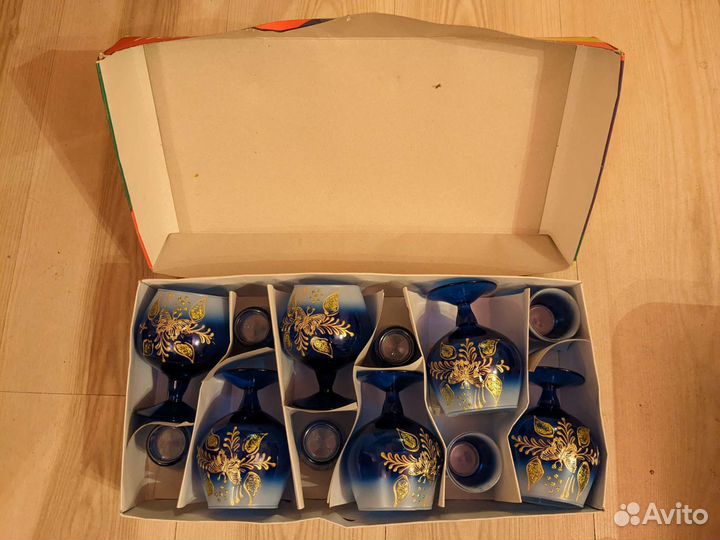 Набор бокалов и рюмок