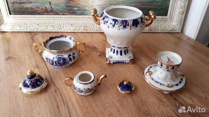 Сувенирный самовар Гжель