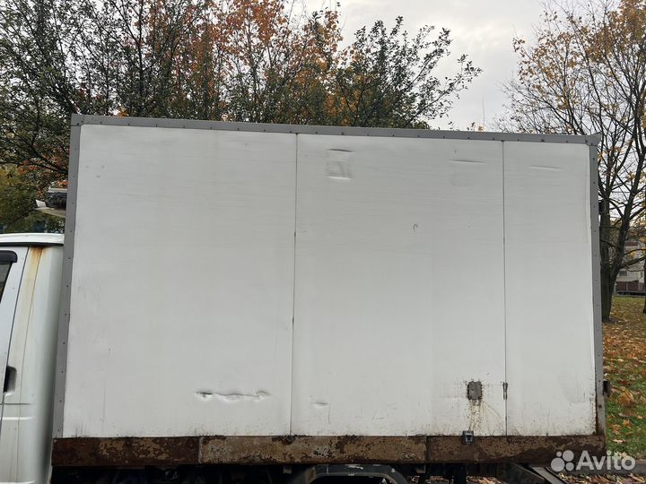 Будка с рефрижератором