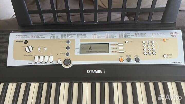 Yamaha psr r200