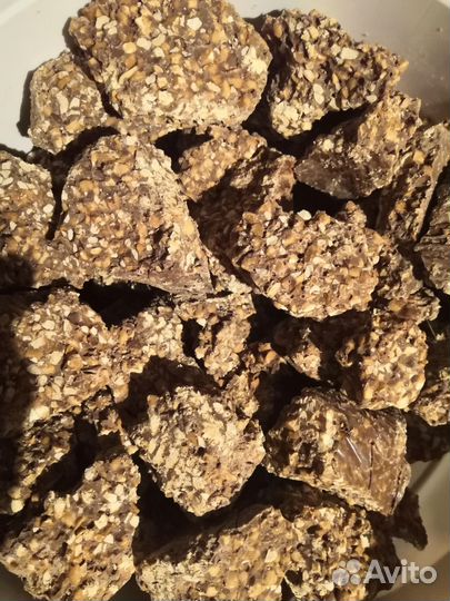 Молочный шоколад с орехами