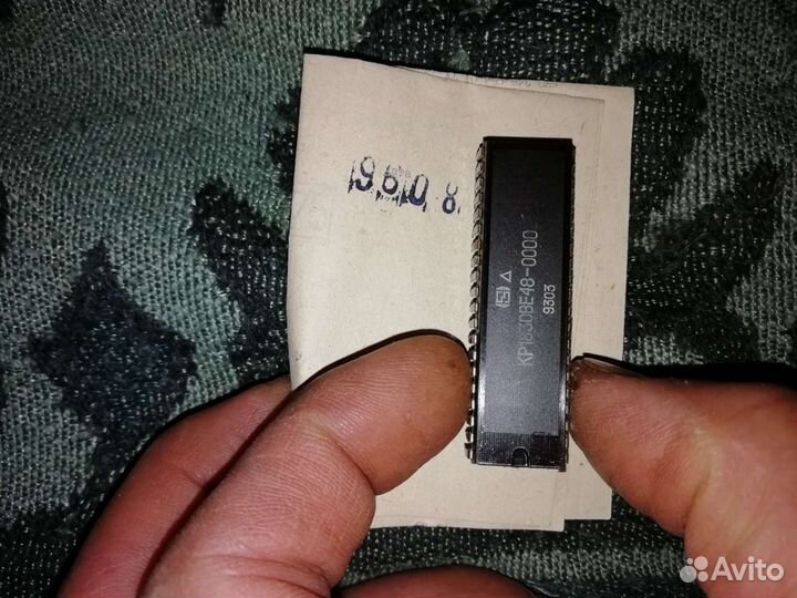 Однокристальная микро эвм времен СССР кр1830ве48а