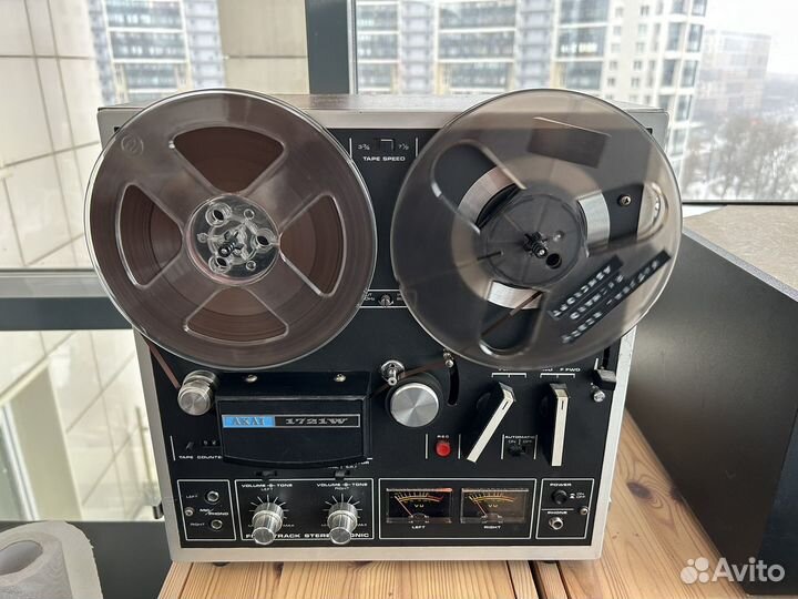 Катушечный магнитофон akai 1721W