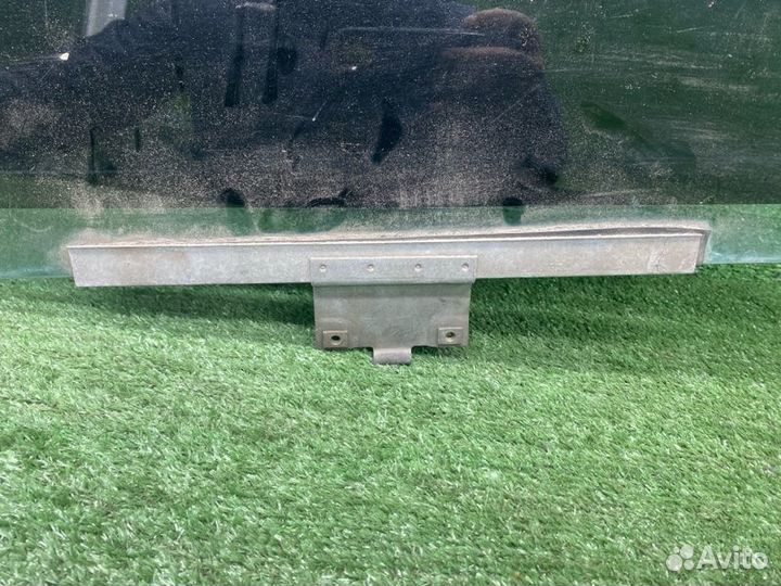 Стекло двери заднее левое Volkswagen Passat B3