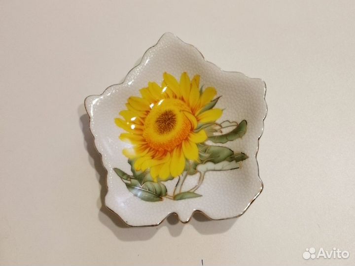 Блюдца и тарелочки разные керамика, фарфор, стекло