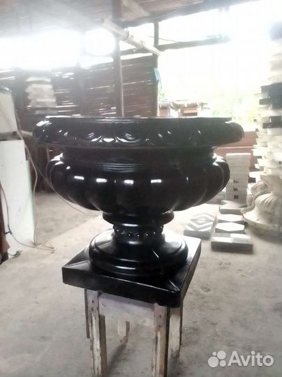 Уличные вазоны для цветов. Высота 50 см