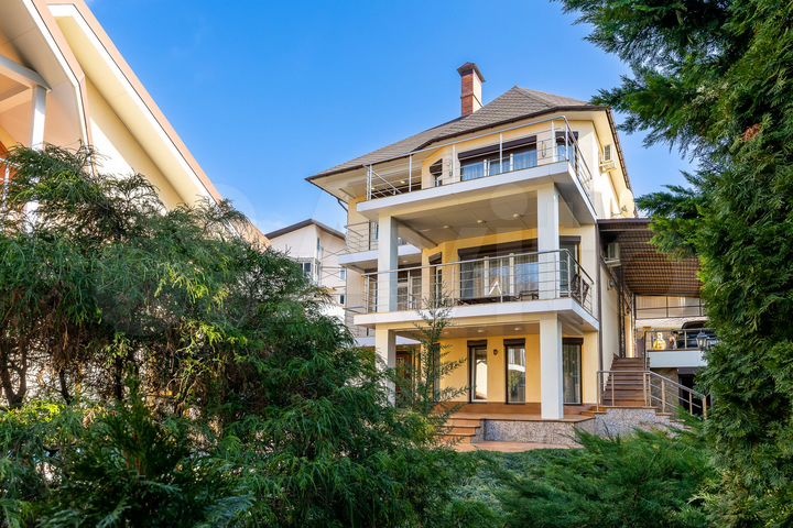 Дом 350 м² на участке 9 сот.