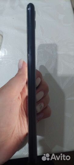 Телефон Honor 8C