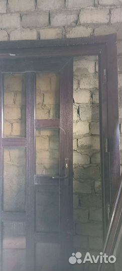 Дверь пластиковая входная б/у