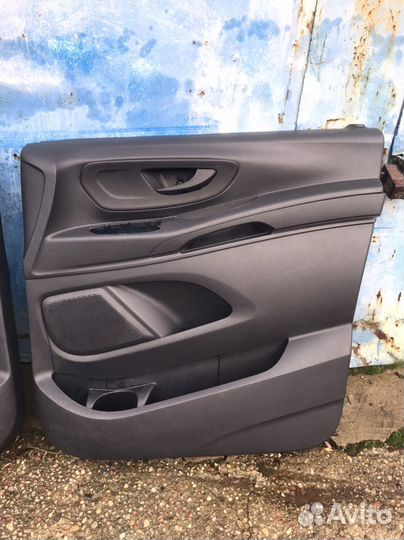 Передние дверные карты Мерседес Вито 447