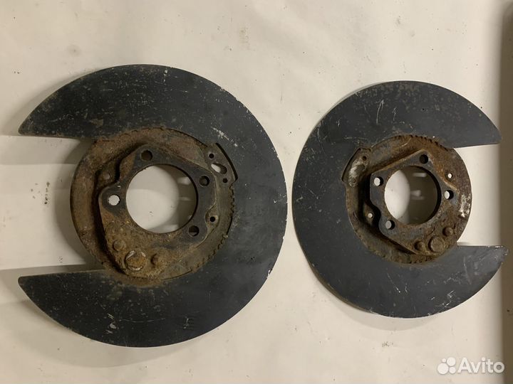 Пыльник кожух щиток тормозного диска Lexus RX300