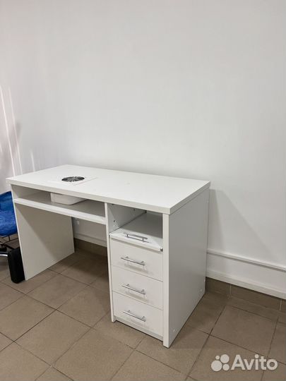 Маникюрный стол с вытяжкой бу