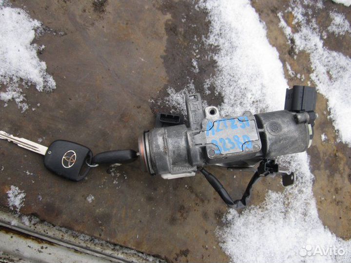 Замок зажигания Toyota Avensis AZT251 2AZ-FSE