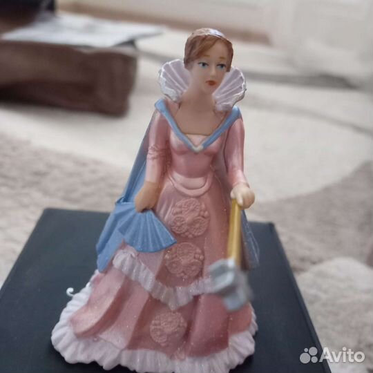 Фигурка королевы