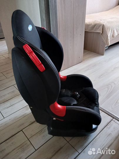 Автомобильное кресло