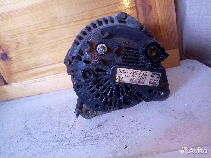 Генератор VW passat (B6) 180А