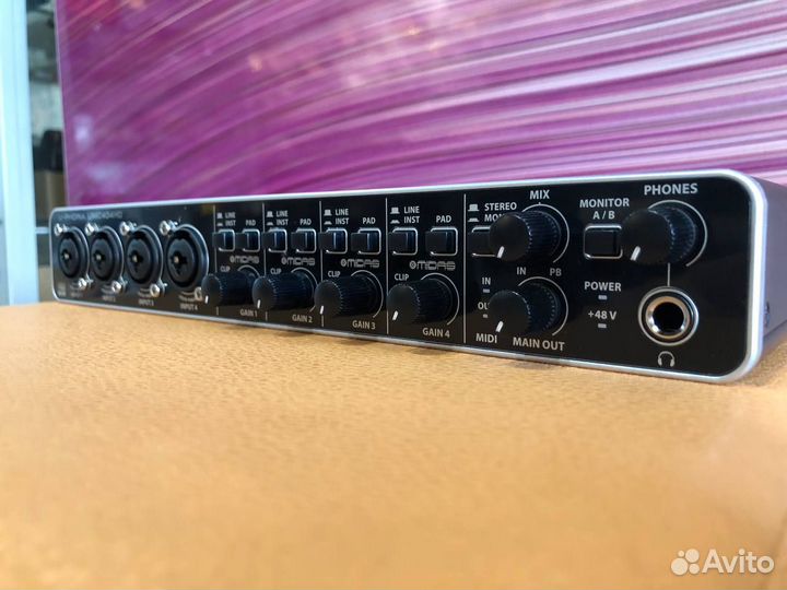 Звуковая карта Behringer UMC404HD