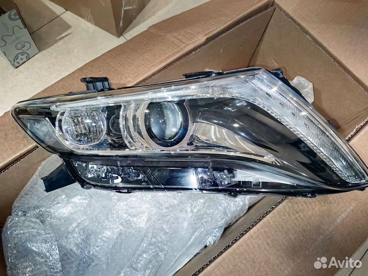 Фара левая Toyota venza