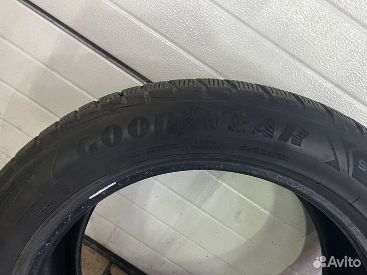 Goodyear UltraGrip Ice 255/50 R19 107