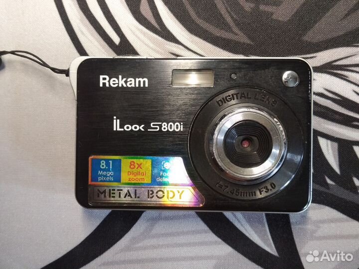 Компактный фотоаппарат