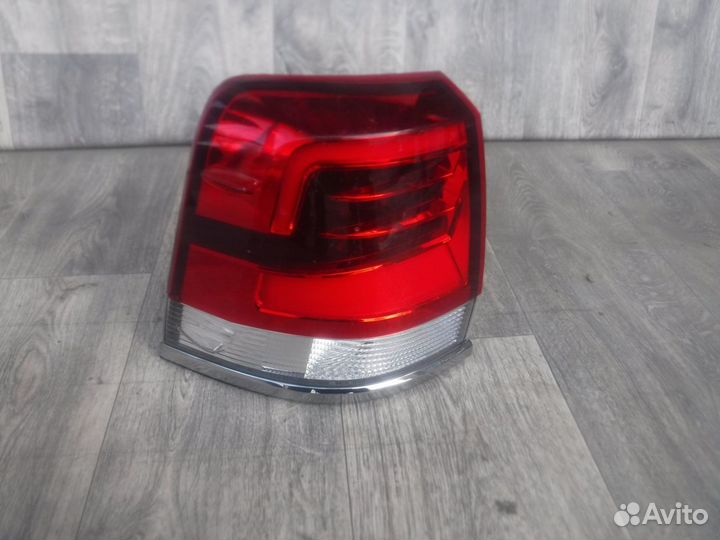 Фонарь левый №99 Toyota Land Cruiser 200 2017