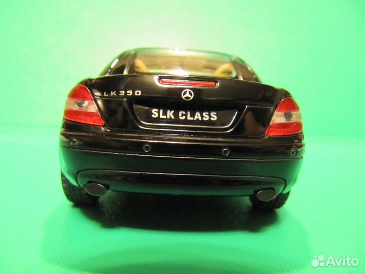 Модель мерседес SLK-Class 1 32 Kinsmart новая