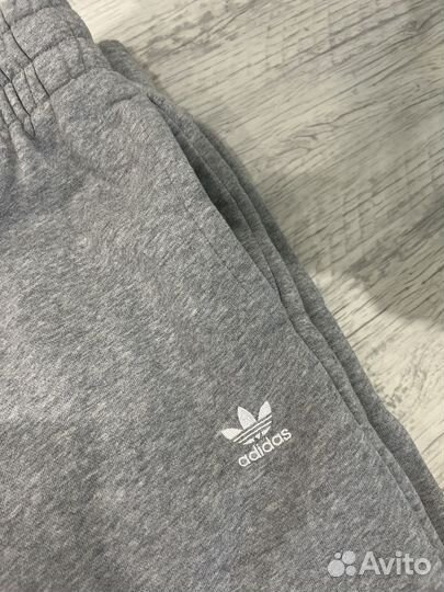 Спортивные штаны adidas