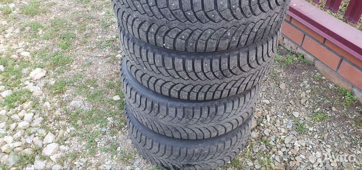 Bridgestone Blizzak Spike-01 205/55 R16