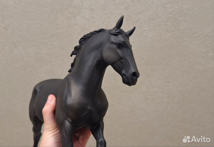 Фигурки лошадей breyer