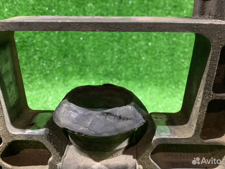 Кронштейн опоры двс правой Mazda 3 BK