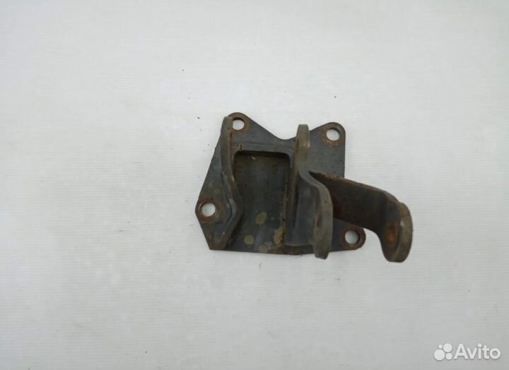 Кронштейн кабины, передний левый MAN TGA 18.390 (01.00)