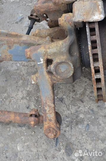 Поворотный кулак переднего моста, левый mercedes-b