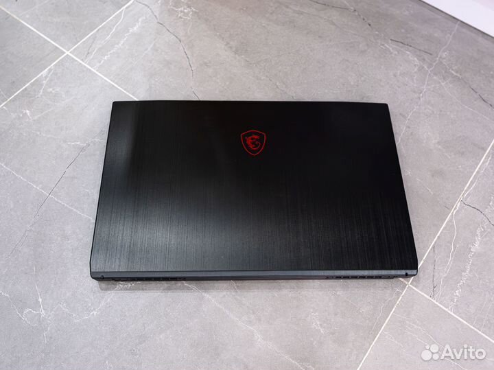 Мощный игровой MSI 17.3 (Core i7-8750H, 16/1128 Гб