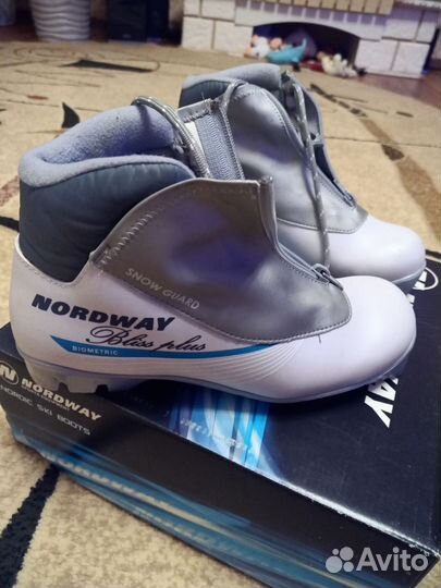 Лыжные ботинки