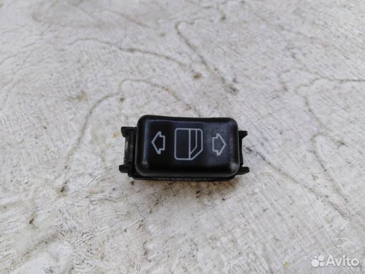 Кнопка стеклоподъемника A2028205210