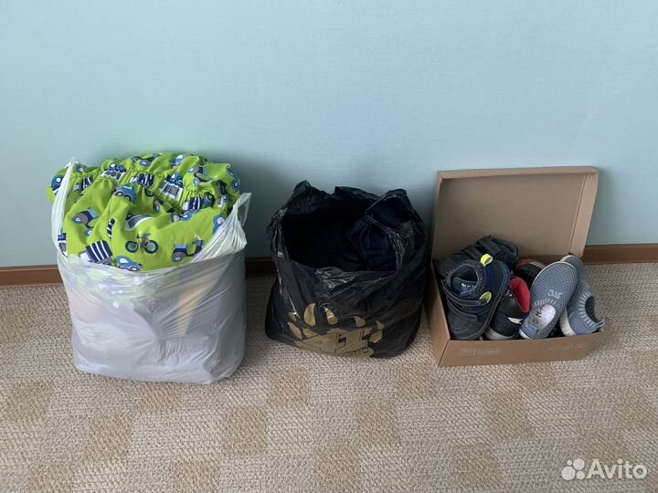 Отдам детские вещи на мальчика 2-4 года