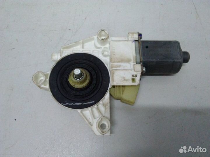 Моторчик стеклоочистителя передний левый