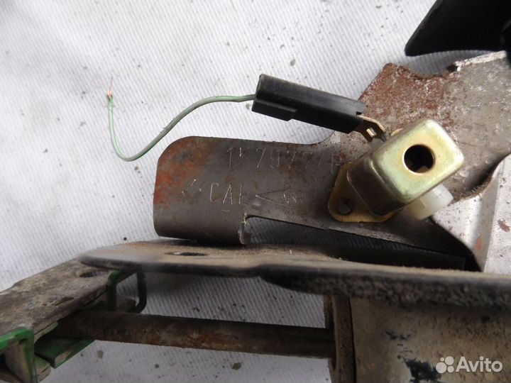 Рычаг стояночного тормоза Renault Clio II/Symbol 1