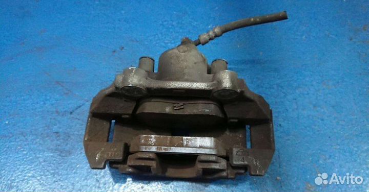 Суппорт передний Audi A1 8X