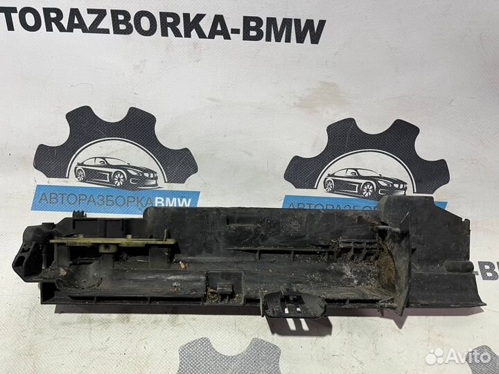 Кронштейн радиатора правый BMW 1-серия E87 LCI