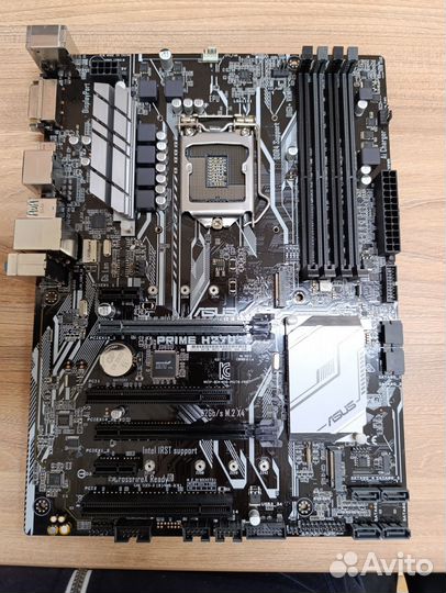 Материнская плата с процессором и памятью